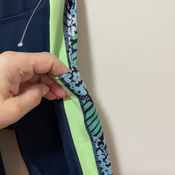 New FP Movement Run Remix Leggings /
Daisy Check Combo
Retail $98
NWOT - Picture 7 of 12